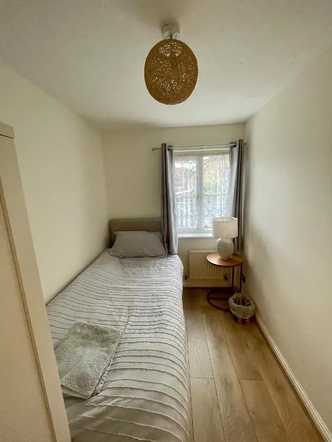 Stunning 3 Bedroom Family House In London, Private Parking And Garden, With Great Transport Links To Central London, The Excel Centre, Canary Wharf, The O2! 0*, London United Kingdom