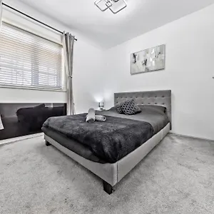  Apartment Bromley Serviced - Beckenham Place Park - - 2 Bed House - Free Parking - 2 Beds 1 Sofabed