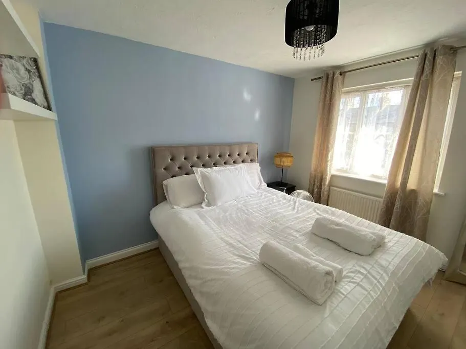 Stunning 3 Bedroom Family House In London, Private Parking And Garden, With Great Transport Links To Central London, The Excel Centre, Canary Wharf, The O2! 0*, Londra Regno Unito