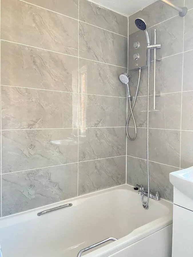 Stunning 3 Bedroom Family House In London, Private Parking And Garden, With Great Transport Links To Central London, The Excel Centre, Canary Wharf, The O2! Londra