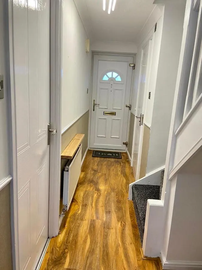 Stunning 3 Bedroom Family House In London, Private Parking And Garden, With Great Transport Links To Central London, The Excel Centre, Canary Wharf, The O2! Londra